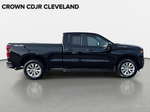 Used 2024 Chevrolet Silverado 1500 Custom image 3
