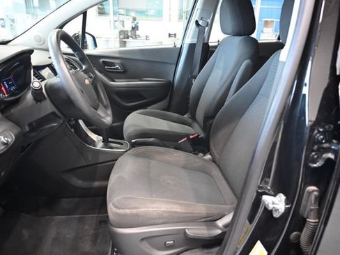 Used 2020 Chevrolet Trax LS AWD/4WD image 9
