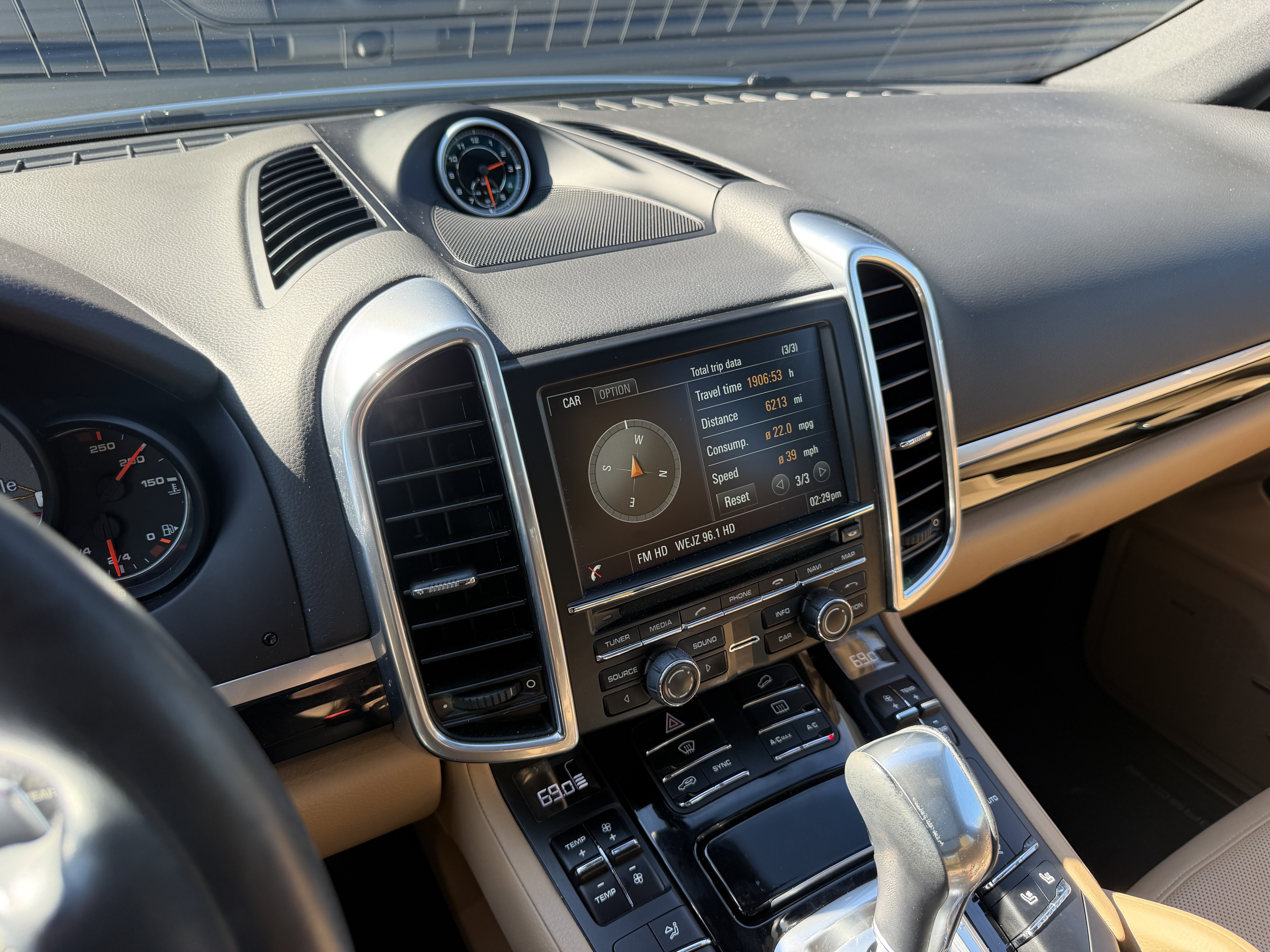Used 2016 Porsche Cayenne AWD/4WD image 16