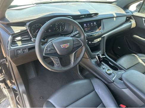 Certified 2022 Cadillac XT5 Premium Luxury FWD image 5