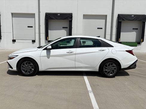 Used 2026 Hyundai Elantra Hybrid FWD image 6