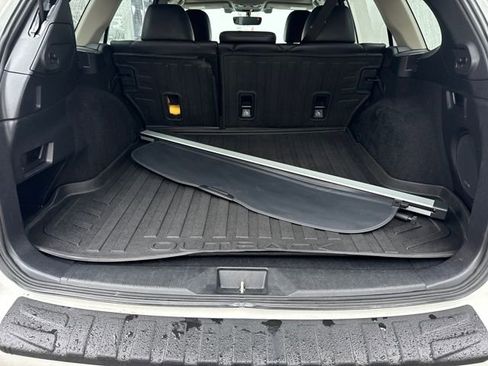 Used 2017 Subaru Outback 3.6R Limited image 15