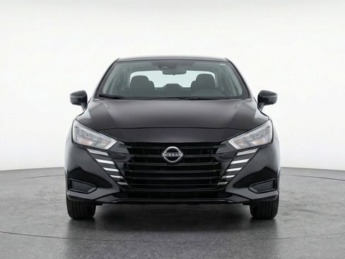 Used 2025 Nissan Versa SV image 2