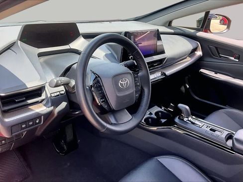 Used 2023 Toyota Prius XLE FWD image 17