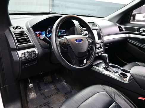 Used 2017 Ford Explorer XLT w/ Equipment Group 202A FWD image 14