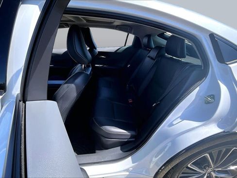 Certified 2025 Toyota Prius XLE FWD image 20