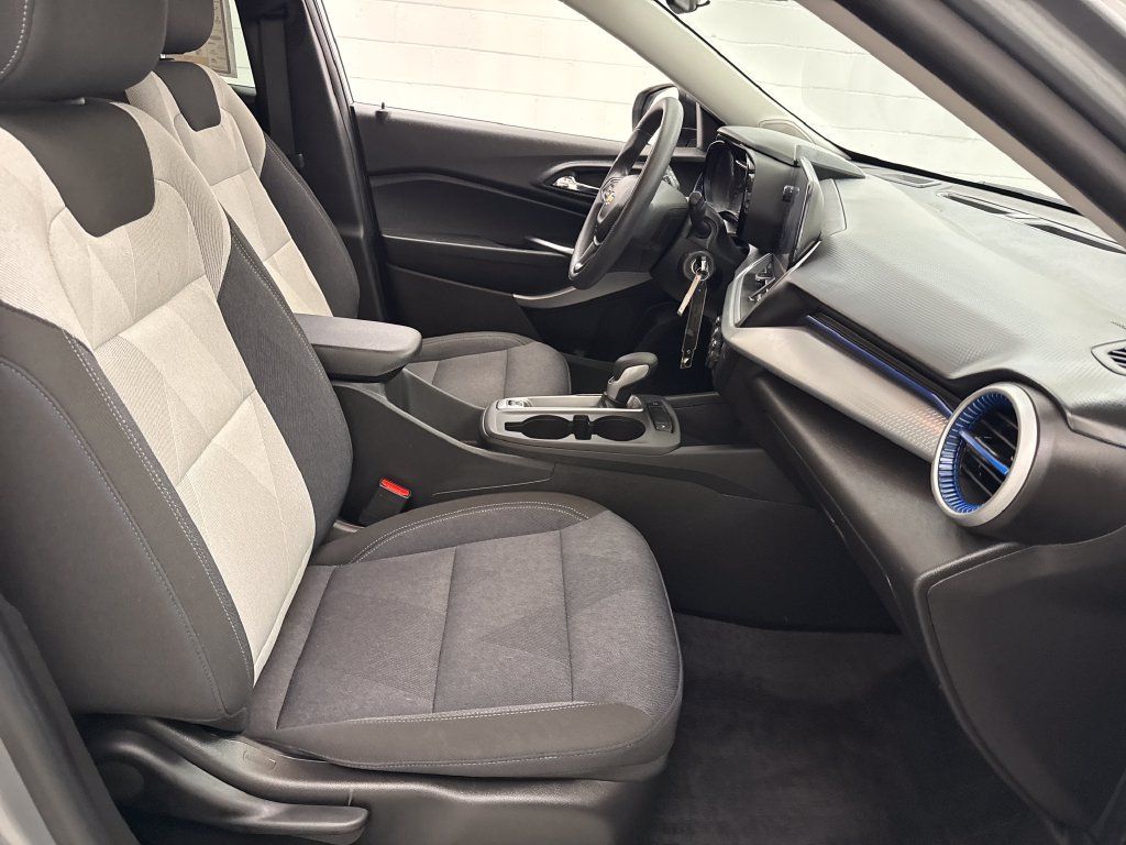 Used 2024 Chevrolet Trax LS FWD image 29