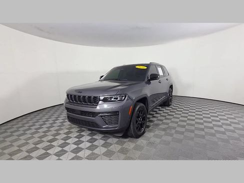 Used 2026 Jeep Grand Cherokee Altitude RWD image 48