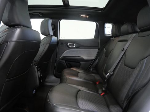 Used 2025 Jeep Compass Latitude w/ Sun & Sound Group AWD/4WD image 25