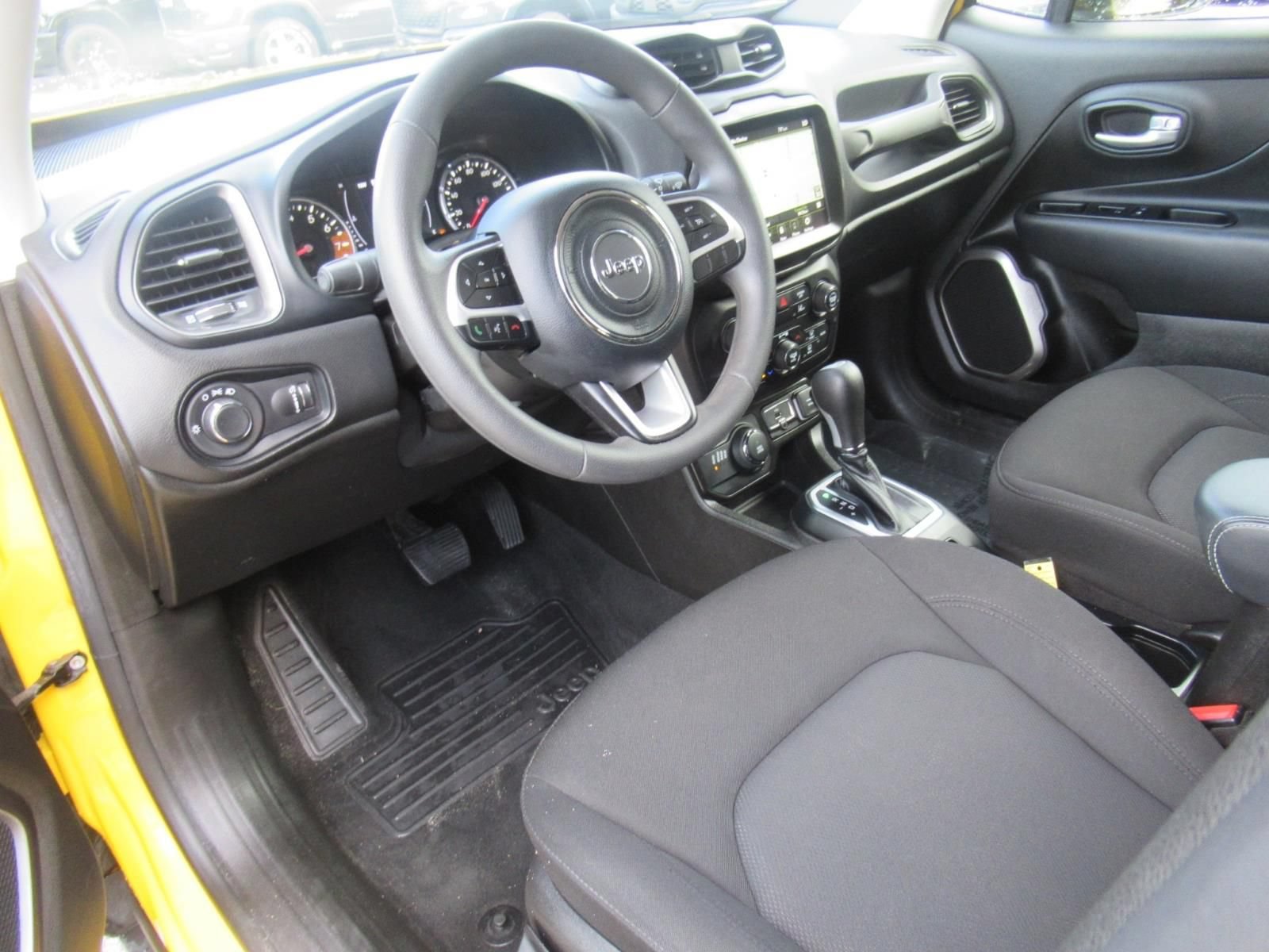 Certified 2023 Jeep Renegade Latitude AWD/4WD image 17