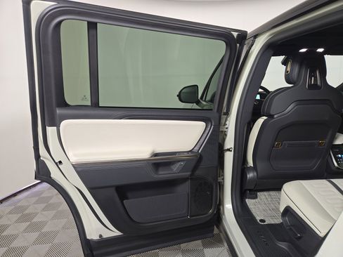 Used 2025 Rivian R1S Adventure AWD/4WD image 17