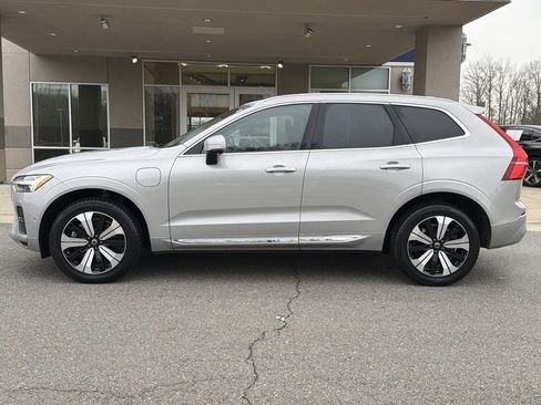 Used 2023 Volvo XC60 T8 Plus image 11