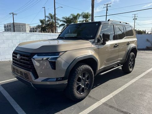 Used 2024 Lexus GX 550 AWD/4WD image 3