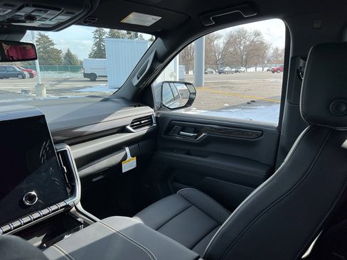 New 2026 GMC Yukon Elevation image 33