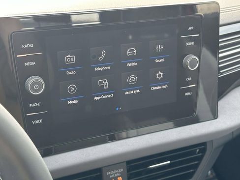 New 2026 Volkswagen Jetta SE FWD image 19
