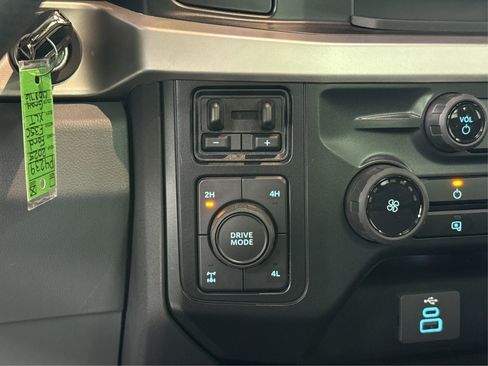 Used 2025 Ford F350 XLT w/ FX4 Off-Road Package image 18