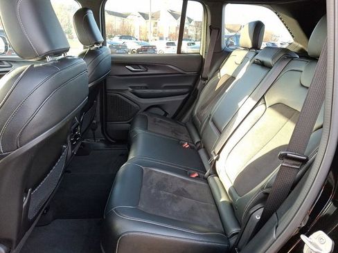 Certified 2024 Jeep Grand Cherokee Altitude image 12