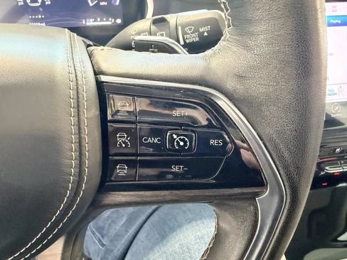 Used 2022 Jeep Grand Cherokee L Overland w/ Luxury Tech Group IV AWD/4WD image 34