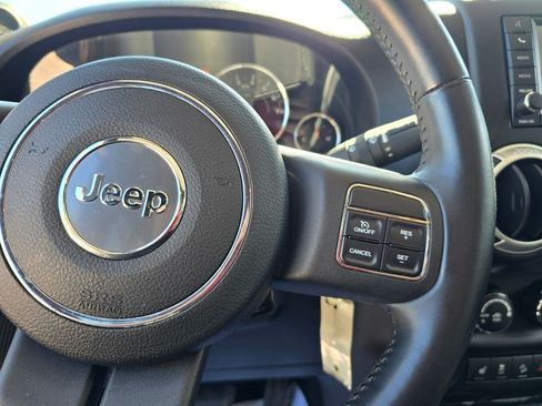 Used 2012 Jeep Wrangler Unlimited Sahara w/ Max Tow Pkg AWD/4WD image 20