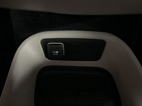 Used 2024 Chrysler Pacifica Touring-L FWD image 33