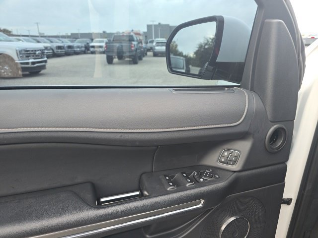 Used 2024 Ford Expedition XLT RWD image 11