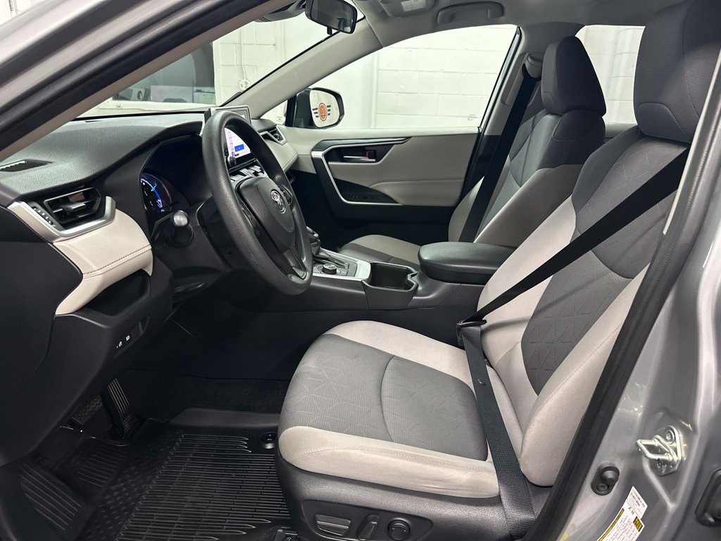 Used 2025 Toyota RAV4 XLE AWD/4WD image 18