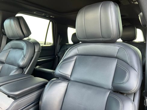 Used 2025 Lincoln Navigator Reserve w/ Jet Appearance Package image 14