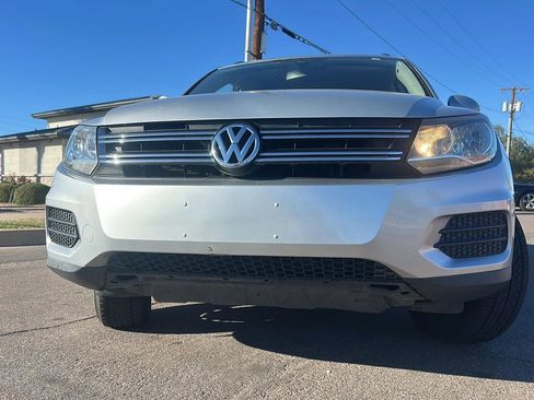 Used 2017 Volkswagen Tiguan S image 2