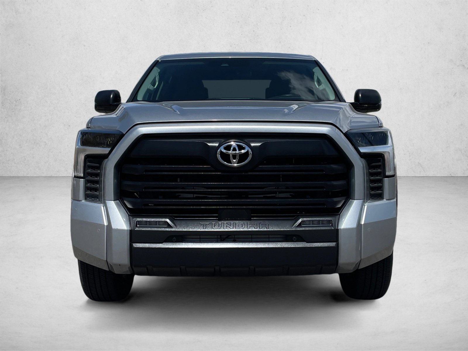 Used 2022 Toyota Tundra SR5 w/ SR5 Convenience Package AWD/4WD image 2