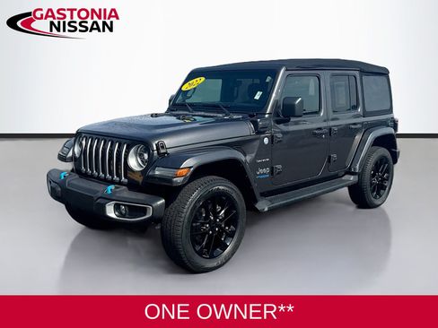 Used 2022 Jeep Wrangler Unlimited Sahara w/ Cold Weather Group AWD/4WD image 3