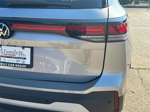 New 2025 Volkswagen Tiguan SE image 9