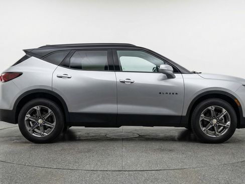 Used 2025 Chevrolet Blazer LT image 11