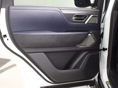 New 2026 INFINITI QX80 4WD w/ Sport Exterior Package image 37