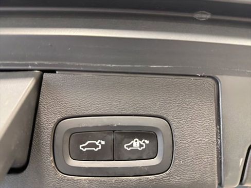 Used 2020 Volvo XC60 T6 Momentum w/ Protection Package image 33