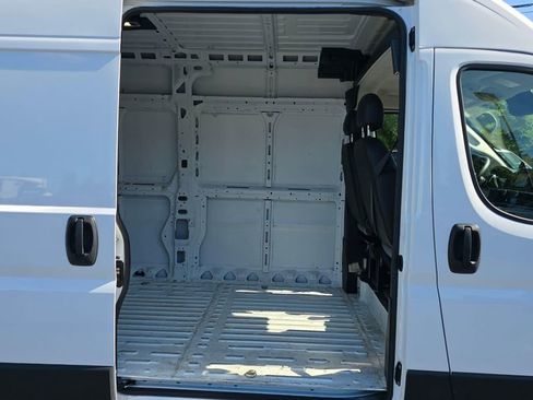 Used 2025 RAM ProMaster 2500 w/ Convenience Group FWD image 14