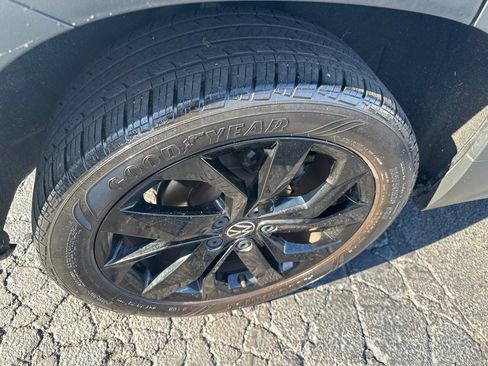 Used 2022 Volkswagen Taos SE image 6