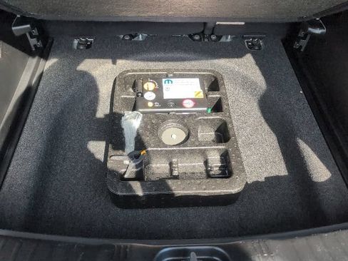Used 2018 Jeep Compass Latitude w/ Cold Weather Group AWD/4WD image 34