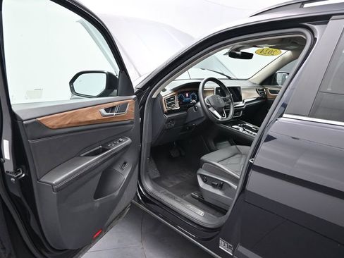 Used 2024 Volkswagen Atlas SE FWD image 12