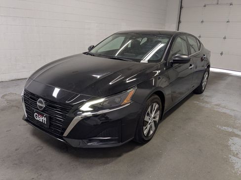 Used 2025 Nissan Altima 2.5 S FWD image 11