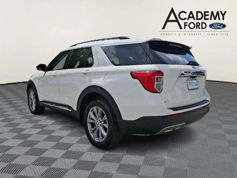Certified 2022 Ford Explorer XLT w/ Equipment Group 202A AWD/4WD image 4