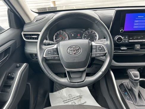 Used 2023 Toyota Highlander LE AWD/4WD image 13