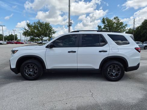 Used 2023 Honda Pilot TrailSport image 3