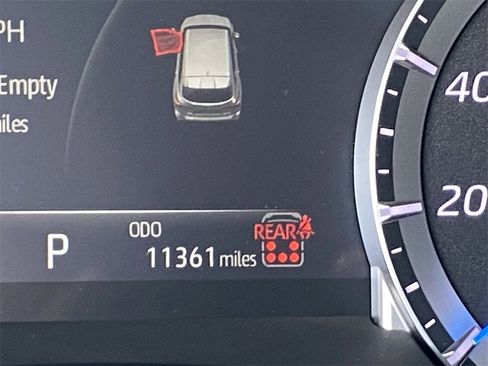 Certified 2024 Toyota Highlander XLE image 33