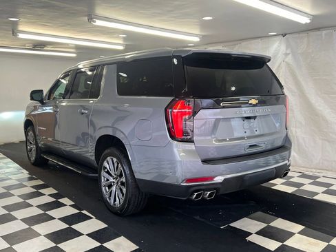 Used 2025 Chevrolet Suburban High Country image 12