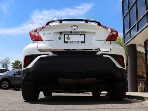 Used 2020 Toyota C-HR XLE FWD image 12