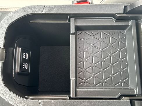 Used 2025 Toyota RAV4 Limited image 31