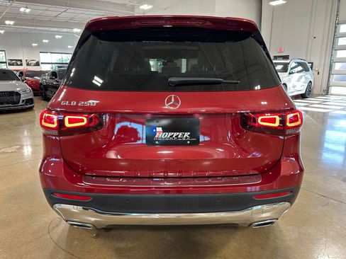 Used 2021 Mercedes-Benz GLB 250 w/ Premium Package image 7