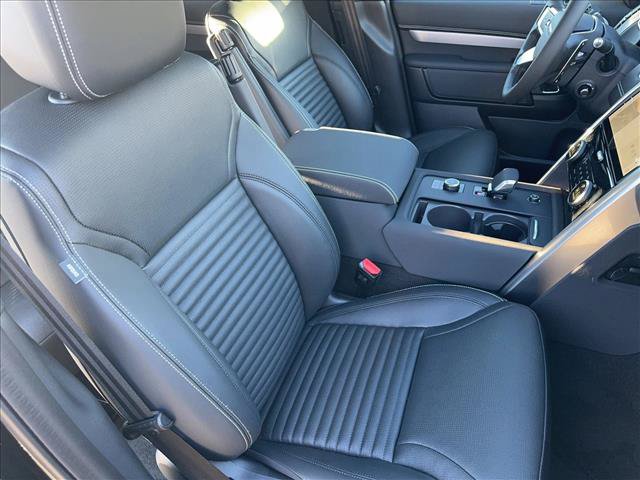 New 2025 Land Rover Discovery Dynamic SE AWD/4WD image 10