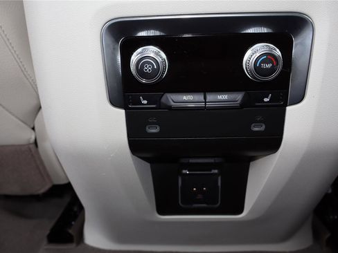 Used 2023 GMC Yukon XL Denali image 23