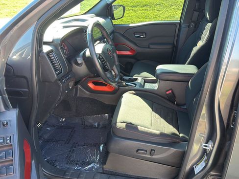 Used 2024 Nissan Frontier Pro-X RWD image 9